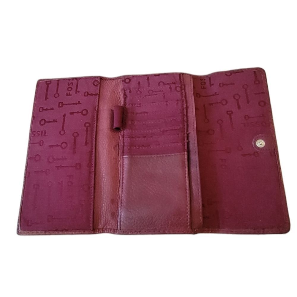 Fossil "Long Live Vintage 1954" Burgundy Leather Tri-fold Wallet - Picture 4 of 7